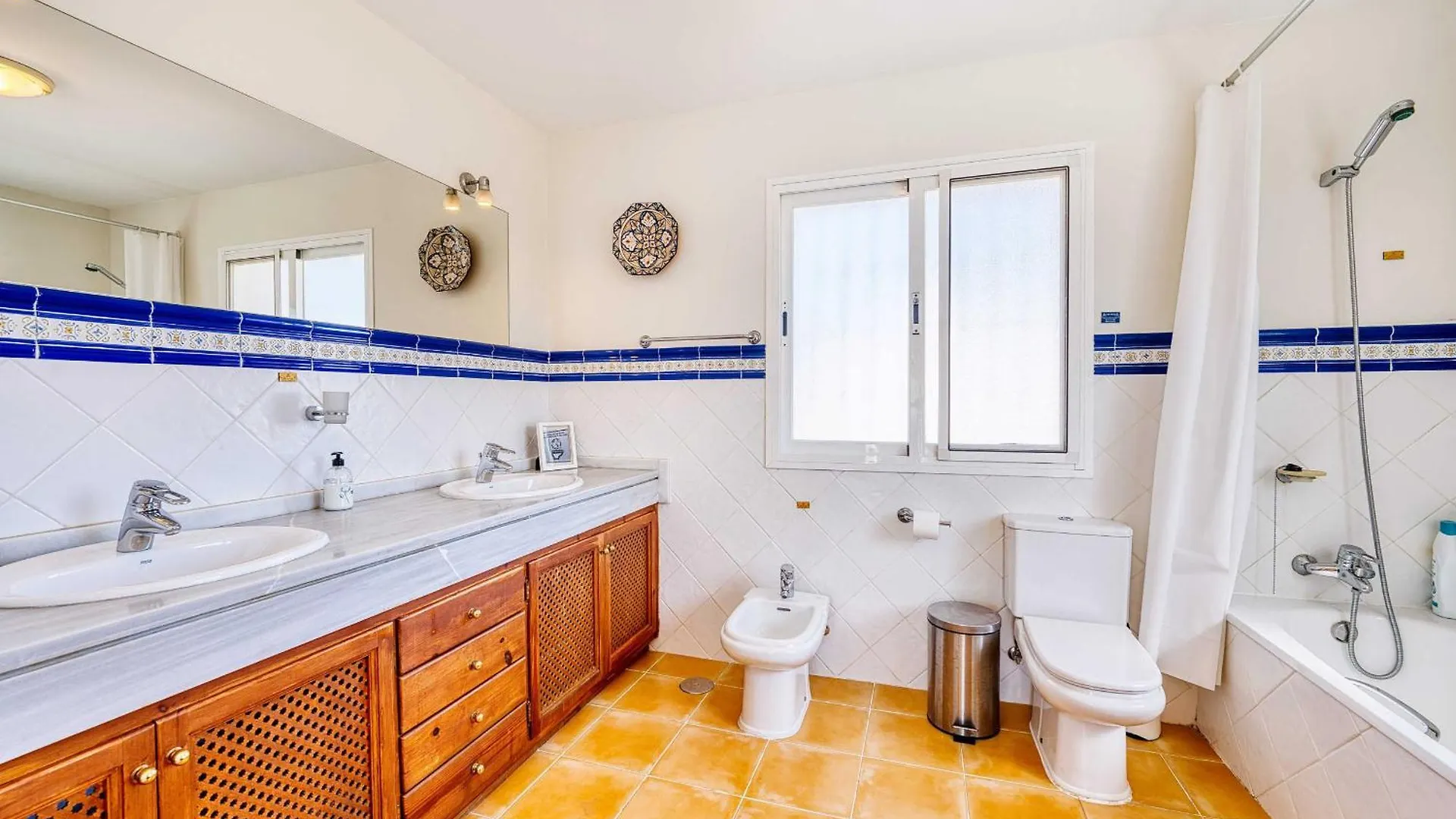 1106 Marbella Large Family Villa Estepona 0*,