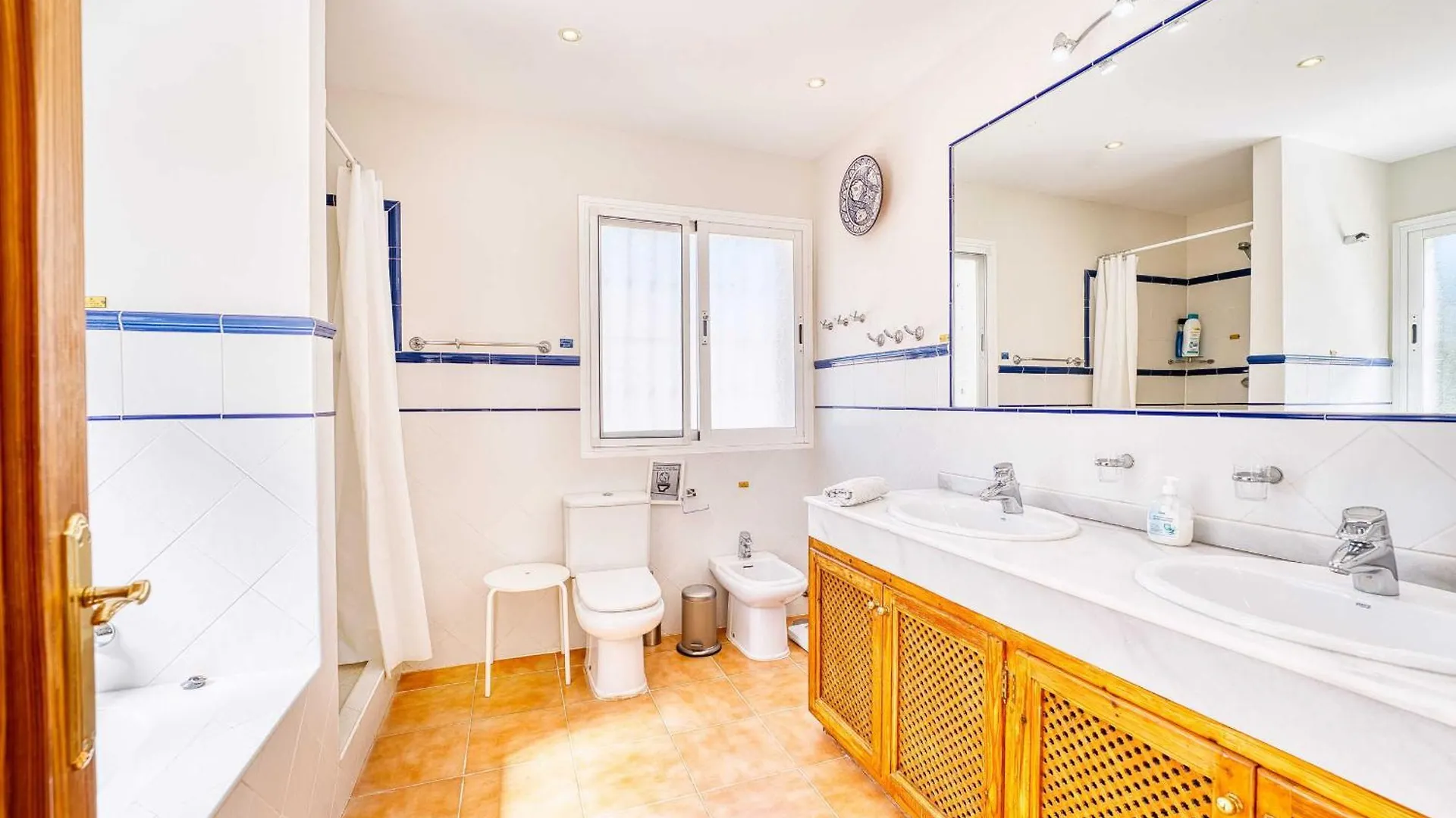 1106 Marbella Large Family Villa Estepona