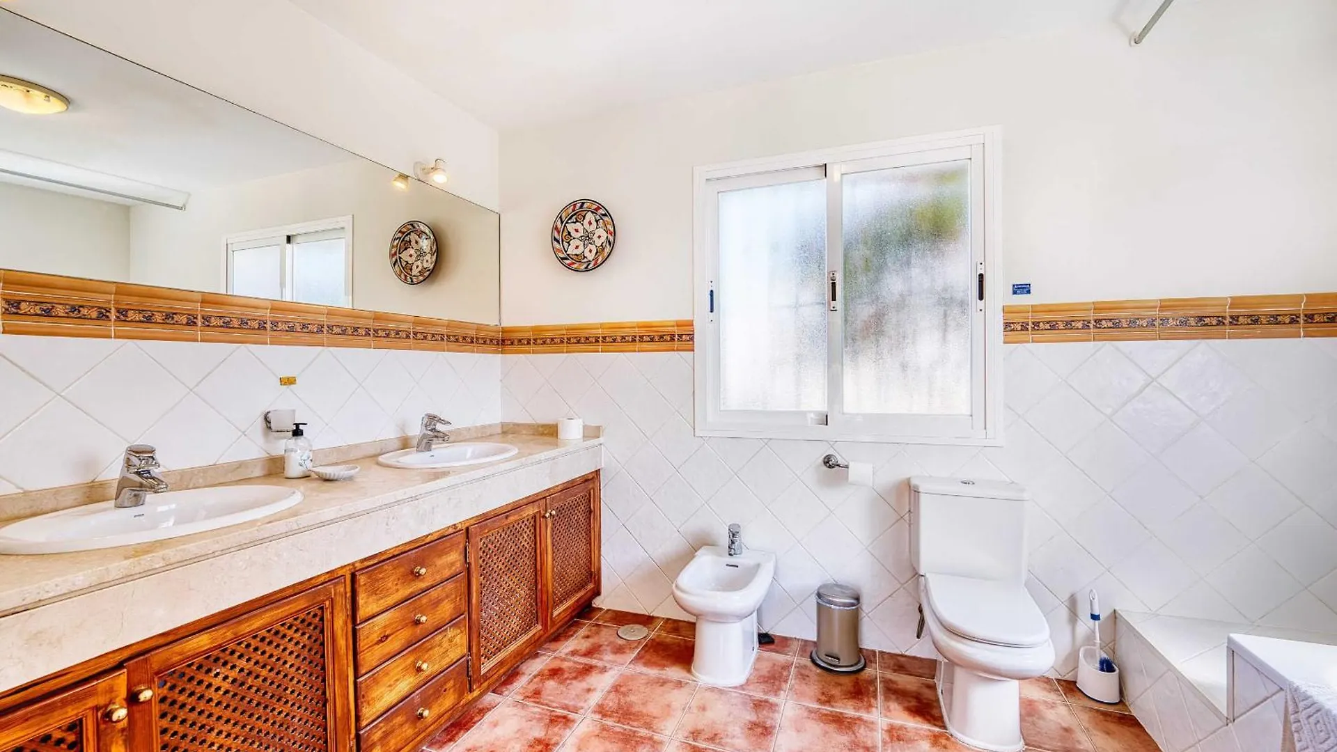 1106 Marbella Large Family Villa Estepona