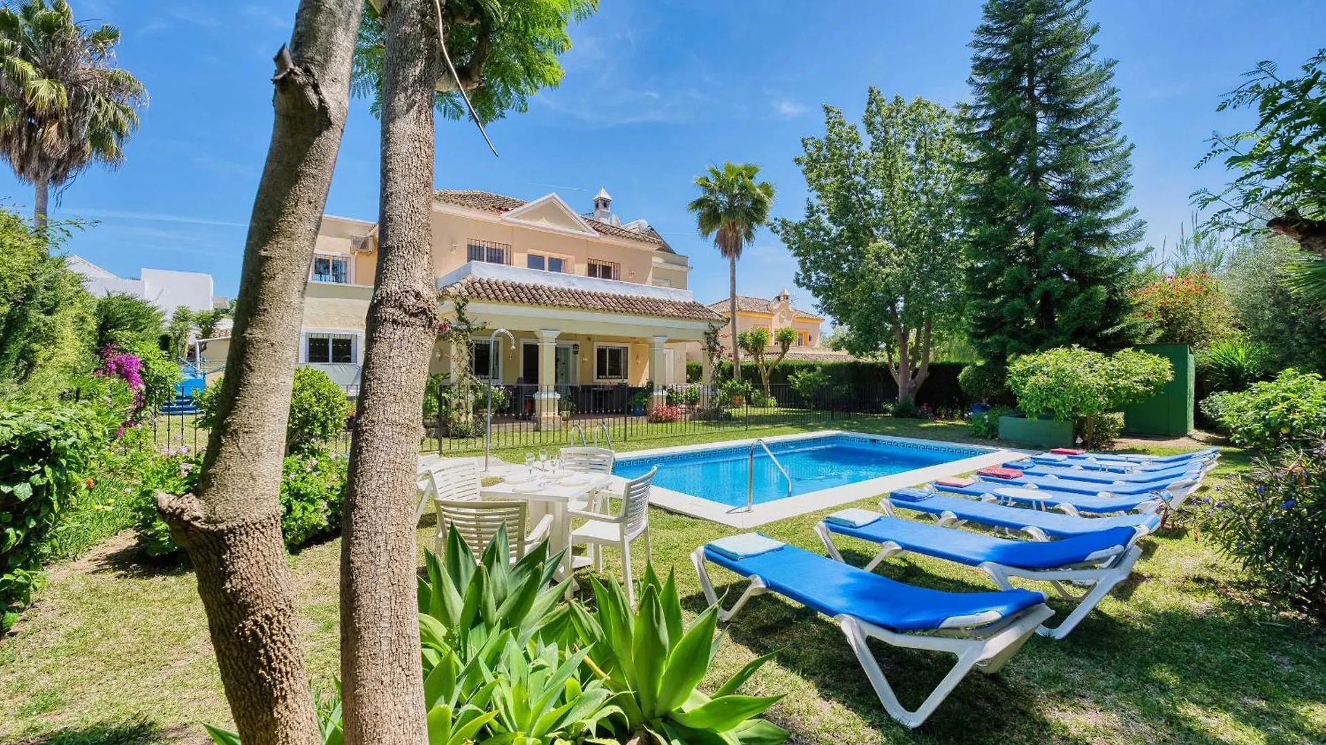 1106 Marbella Large Family Villa Estepona