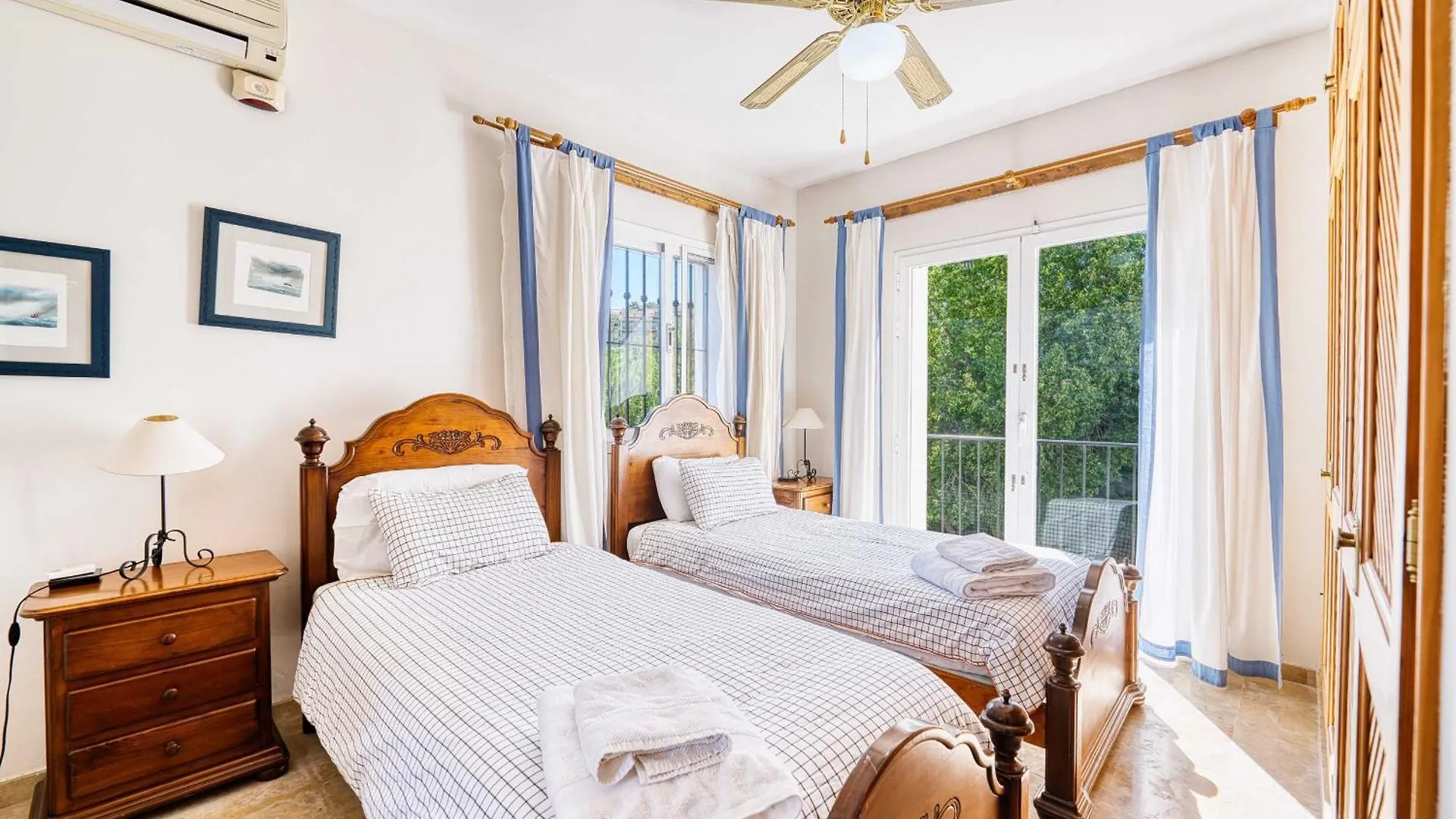 1106 Marbella Large Family Villa Estepona 0*,  Spagna